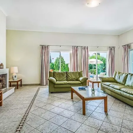 فيلة Sleeps 6 Pool Air Con Wifi *
