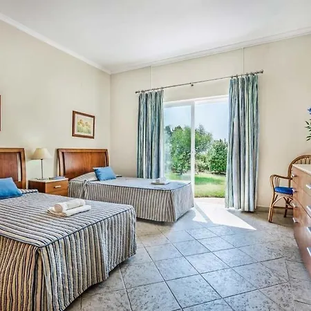 Sleeps 6 Pool Air Con Wifi *